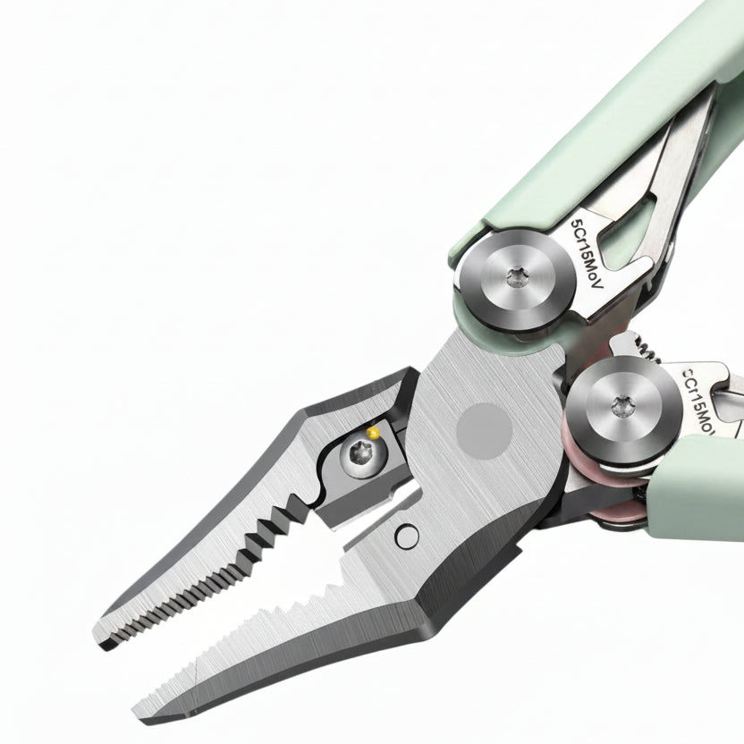 A close-up of a multi-tool pliers tool with silver metal jaws and a mint green handle, shown against a dark textured background with Chinese text callouts.