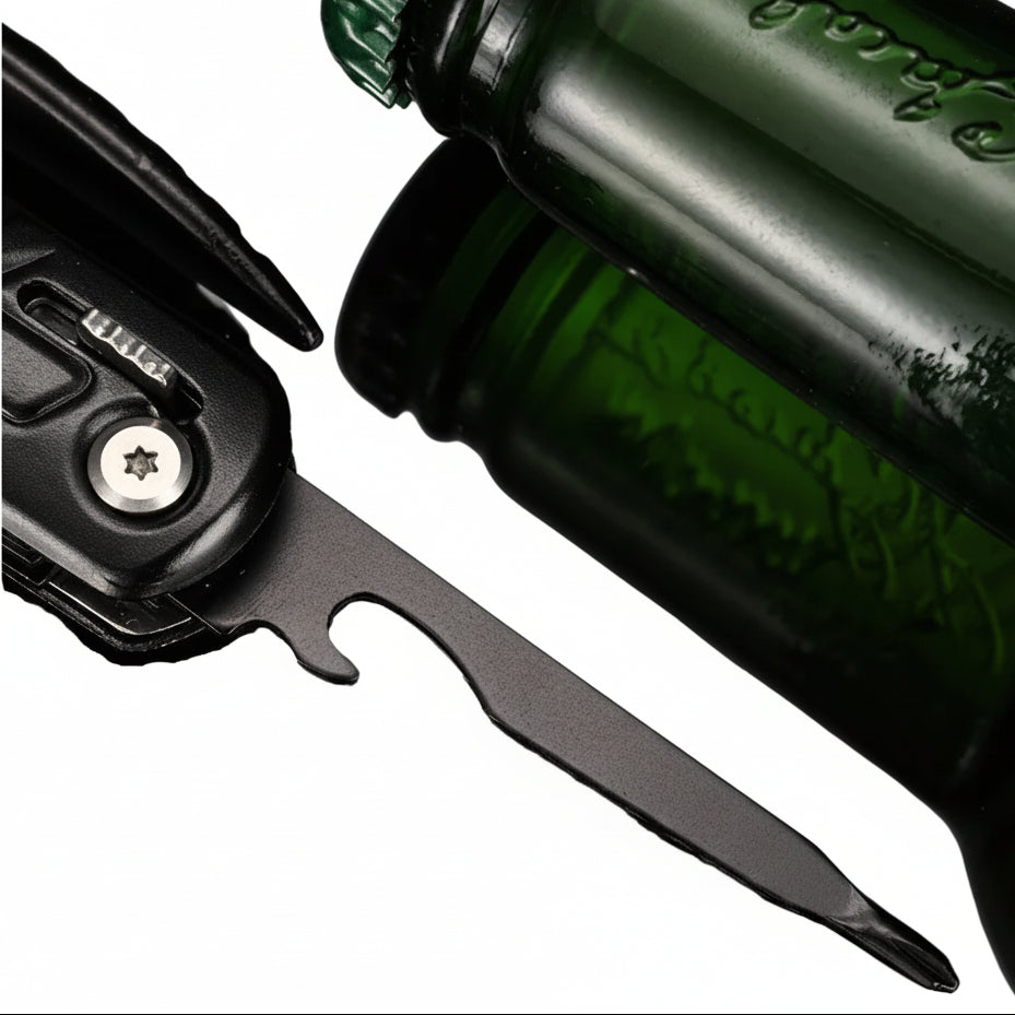 A black multi-tool bottle opener with a star logo, shown open with a bottle opener bit extended, alongside a green glass bottle. Chinese text is displayed at the top inside a black box with a yellow border.